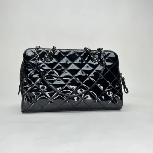 CC Mademoiselle Black Shoulder Bag in Patent Leather, Silver hardware