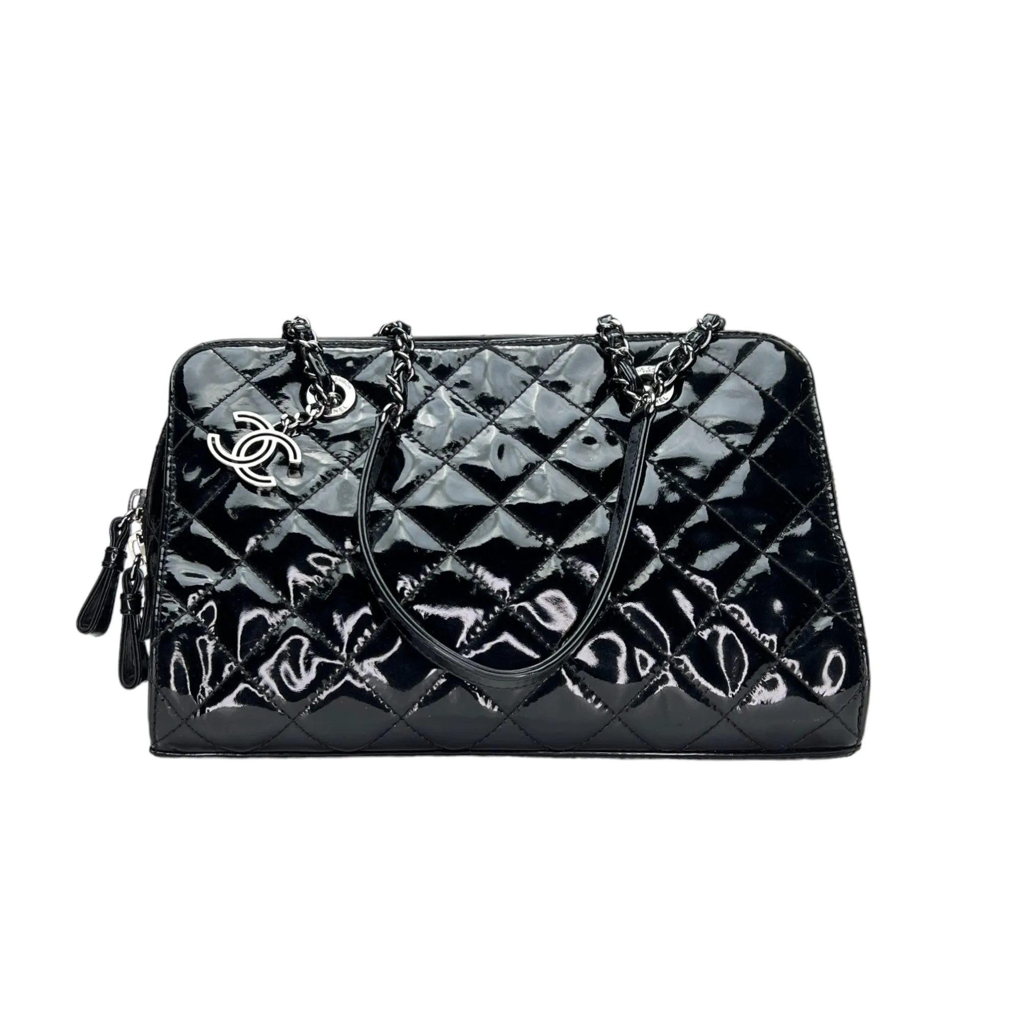 CC Mademoiselle Black Shoulder Bag in Patent Leather, Silver hardware