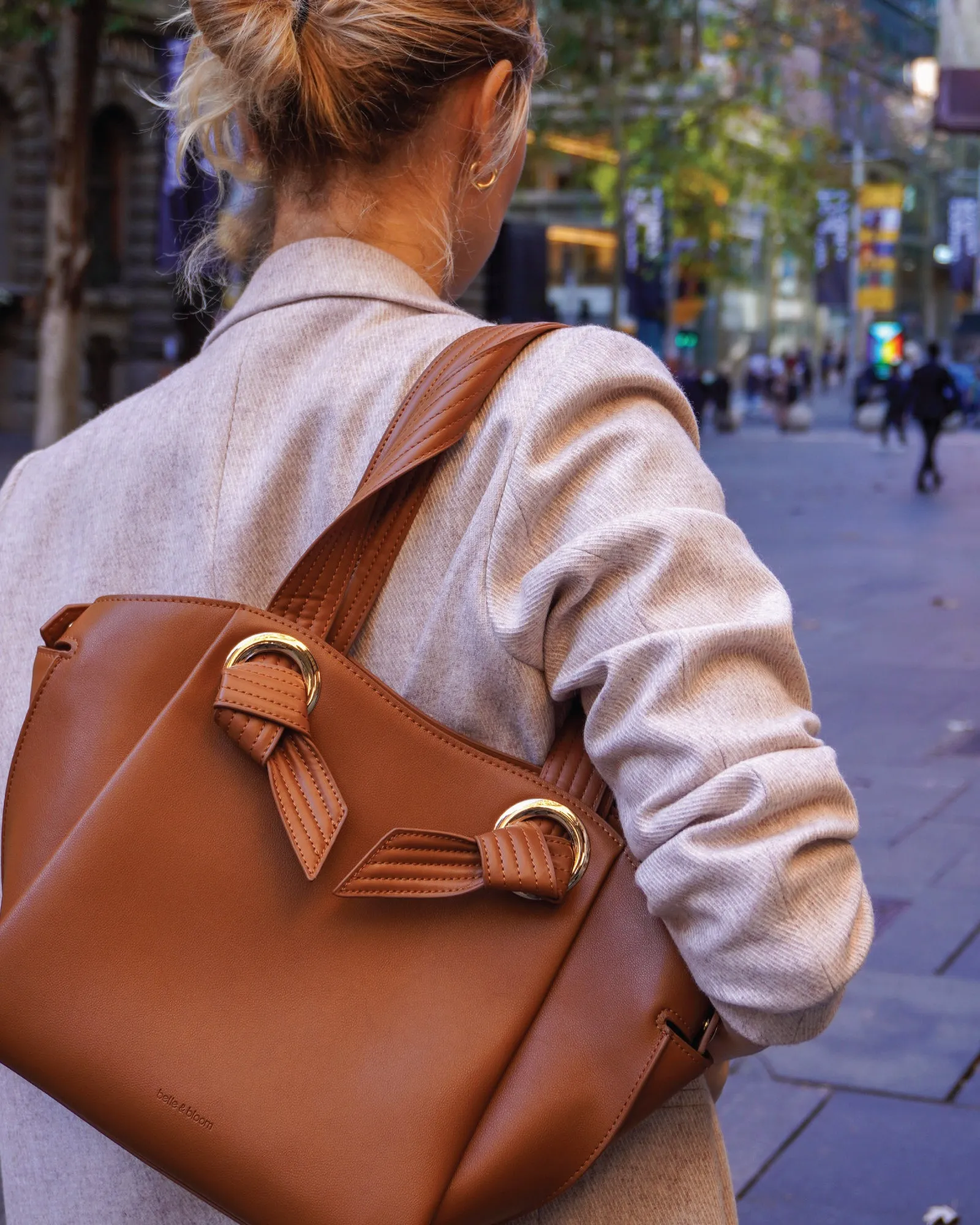 Heart Of Gold Leather Shoulder Bag - Camel